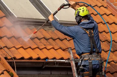 Démoussage et hydrofuge de toiture à Maresches