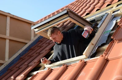 Pose de fenêtres de toit Velux à Maresches
